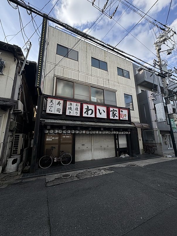 スケルトン工事中！駅徒歩2分！間口約9ｍの重飲食可能店舗！
大型看板設置可能！袖看板有り！
引渡し条件等ご相談ください！