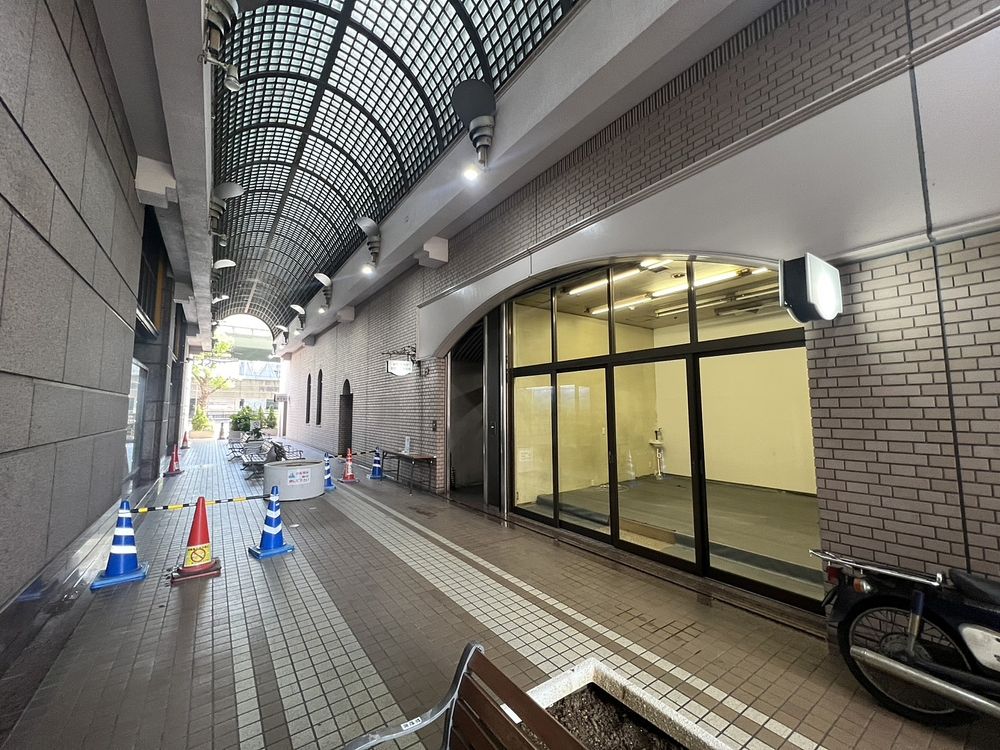 『阿倍野駅』直結あべのベルタの西館1階路面店舗！事務所・店舗共に利用可能！
エアコン・トイレ有り！（残置物扱い）商業施設の1階店舗に尽き人の往来◎