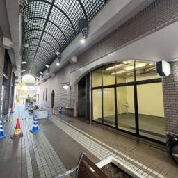 あべのベルタ西館1階124-2号 『阿倍野駅』直結あべのベルタの西館1階路面店舗!事務所・店舗共に利用可能!
エアコン・トイレ有り!(残置物扱い)商業施設の1階店舗に尽き人の往来◎