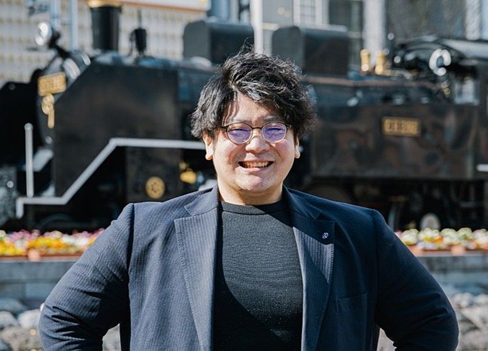 前職ではワンルームマンションの営業に従事しておりましたがご縁があり、バイリンクに入社しました。
学生時代は小学4年生から大学卒業までラグビー部に所属していたので、体力と根性は人一倍自信がございます。
誰かのために頑張ることが大好きなので持前の体力とパワーを活かして、お客様に最適なご提案ができるように心がけます。