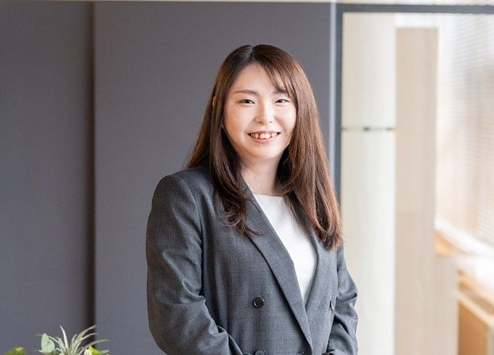 前職では営業、サービス業に従事しておりました。
不動産業界は未経験ですが、これまで培った経験を活かし持ち前のポジティブさで、
何事にも前向きに、積極的に取り組みます！