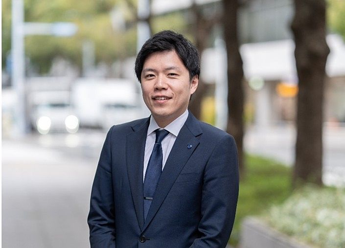前職では医療施設にて臨床検査（血液検査など）の仕事に従事しておりました。
臨床検査は特に精度（正確さ）と迅速性が求められる仕事であり、常に意識をしていました。
そして、この意識はその他のどんな仕事においても大切なことである考えています。
不動産の仕事に就いた今も継続し、意識して仕事に取り組みたいと思います。
何卒よろしくお願い致します。